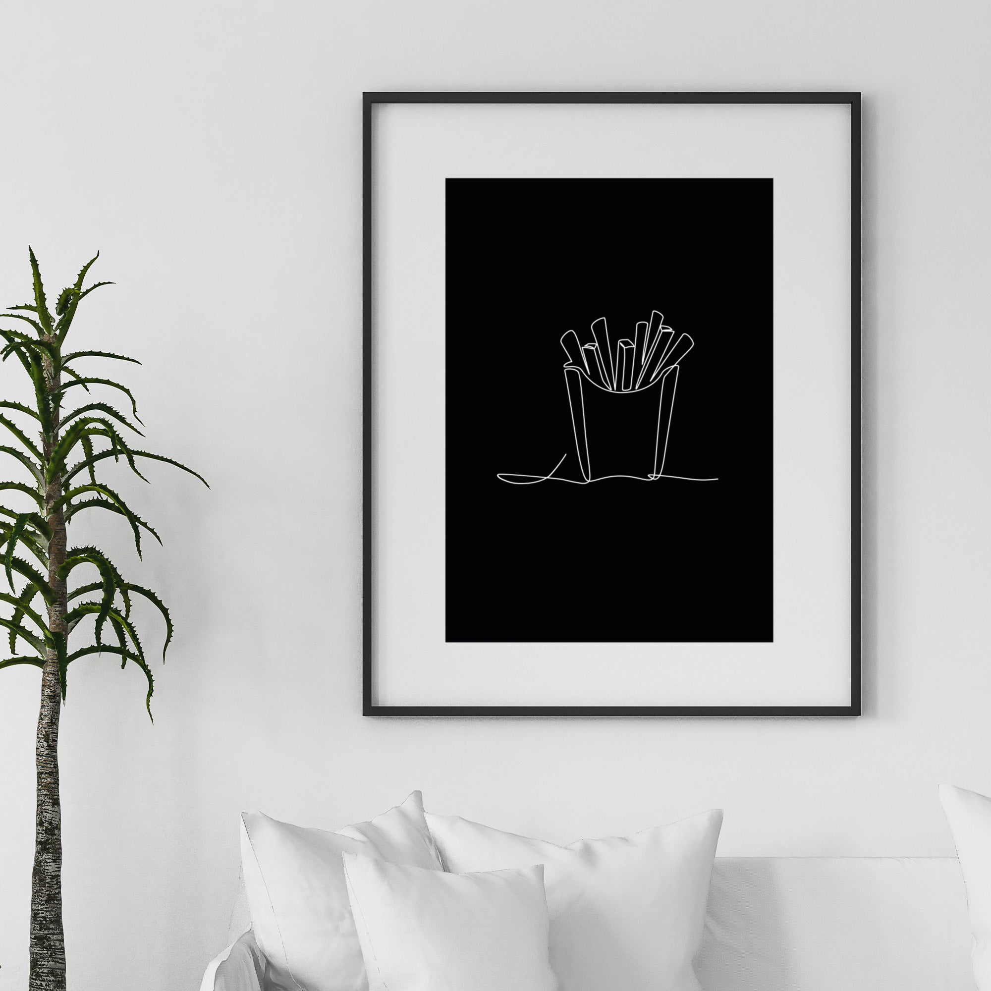 Schwarzes Poster mit weißem gezeichneten Motiv einer Pommestüte in schwarzem Rahmen.