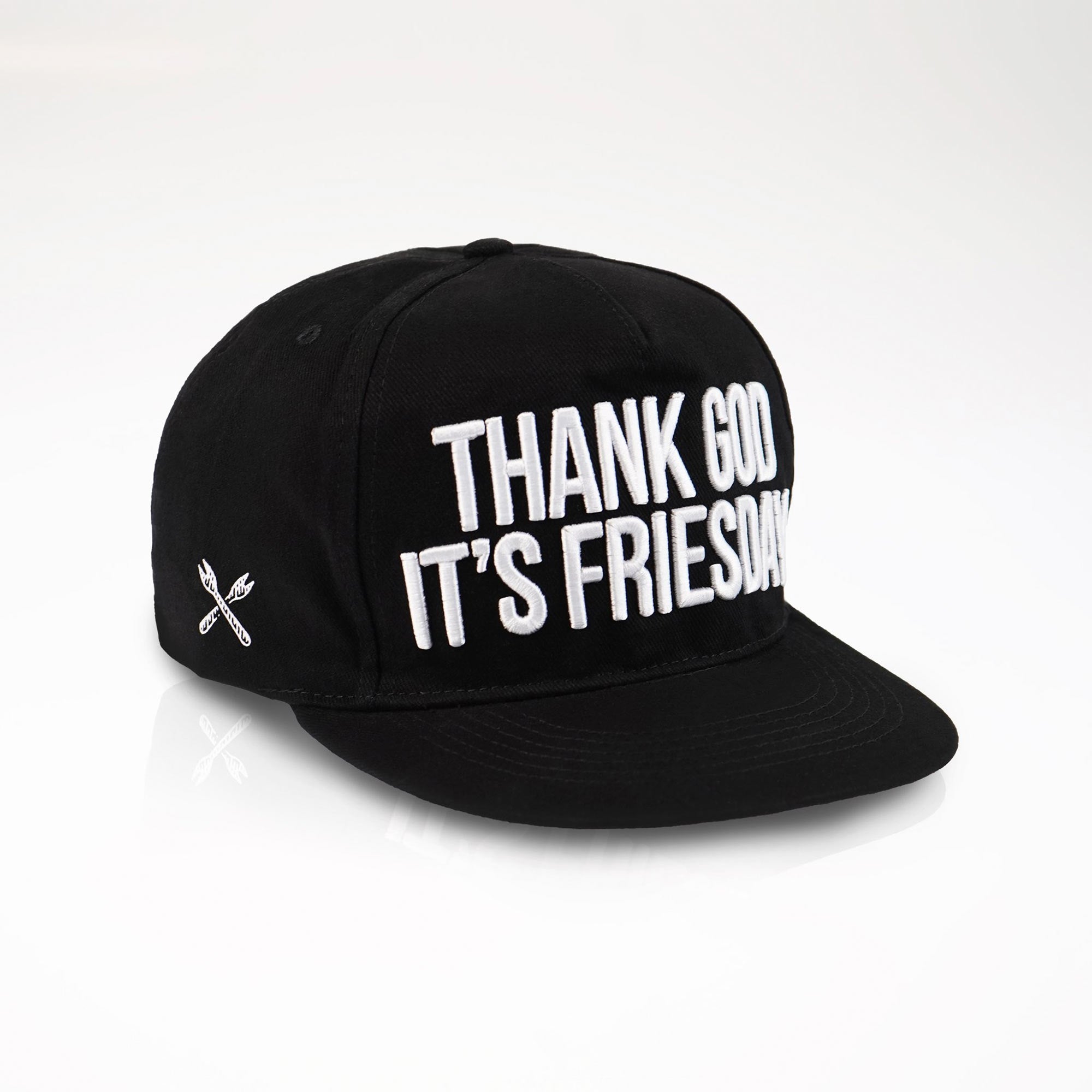 Seitenansicht von schwarzer Snapback mit weißer "Thank God it's Friesday"-Stickerei