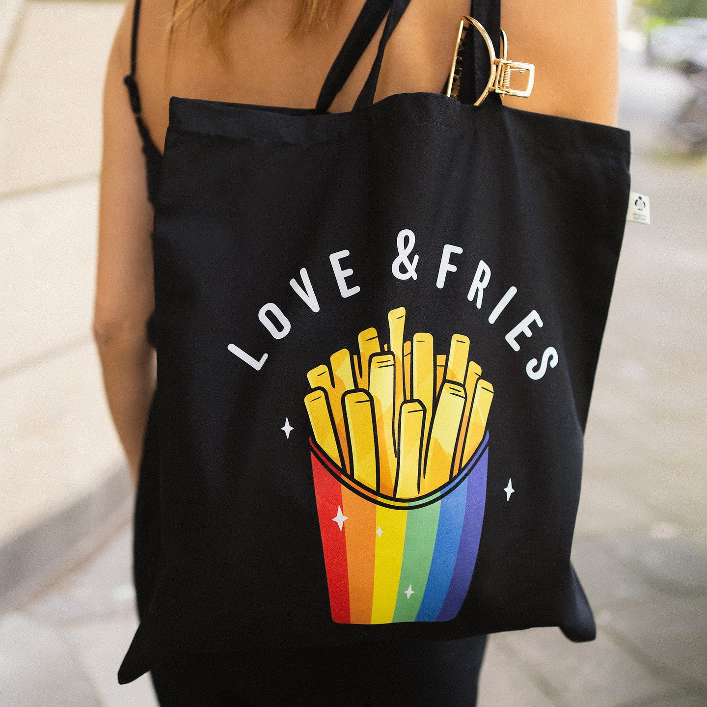 Schwarze Tragetasche mit bunten Regenbogen Pommes und Schrift