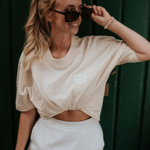 Laden Sie das Bild in den Galerie-Viewer, Vanilla T-Shirt mit Print