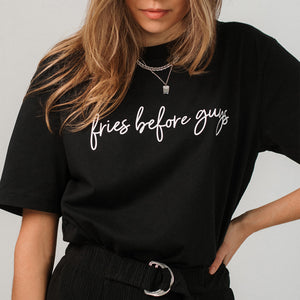 Schwarzes T-Shirt mit weißer Schrift