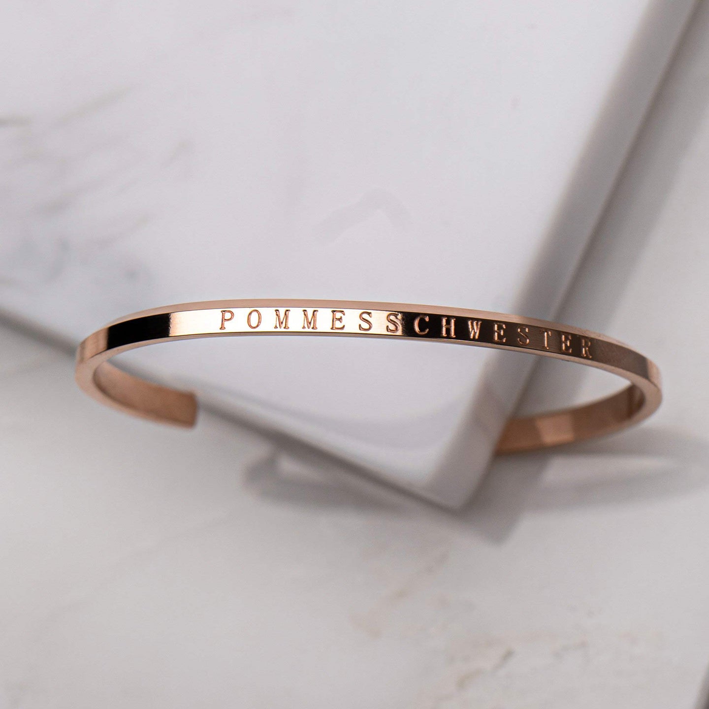 Roségoldenes Armband mit Gravur