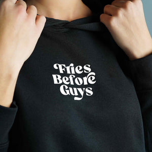 Weißer Print auf schwarzem Pullover