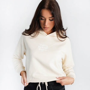 Junge Frau in vanilla farbenden Pullover