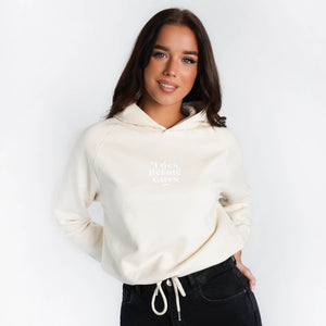 Junge Frau in vanilla farbenden Pullover