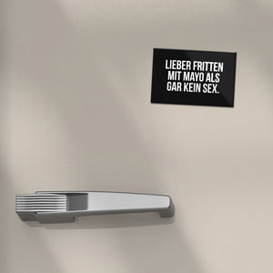 Schwarzer Kühlschrankmagnet mit Spruch