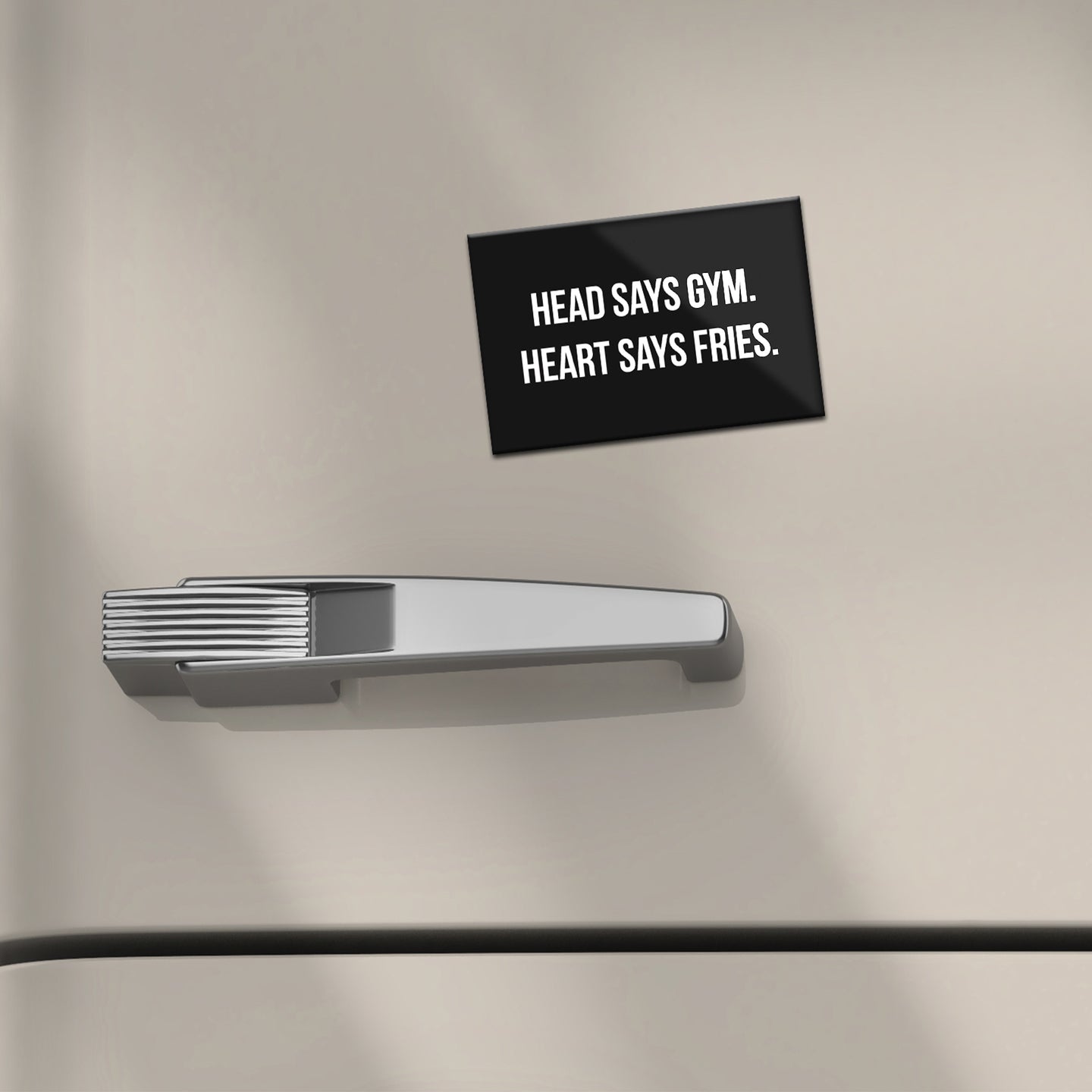 Schwarzer Kühlschrankmagnet mit Spruch
